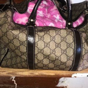 Gucci bag zipper broke